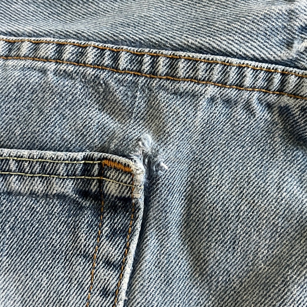 Levi's 550 Relaxed Fit Jeans Grunge Thrashed Light Wash Mens 33x30 Distressed - Picture 11 of 16